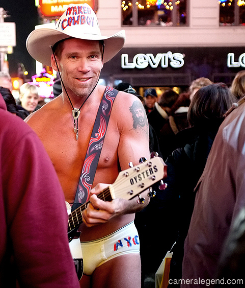 DSCF1373NakedCowboyC