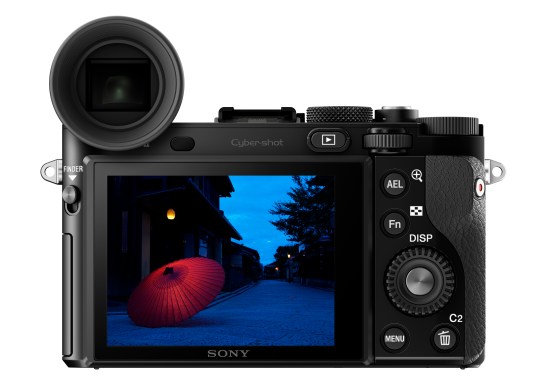 DSC-RX1RM2_(RX1R II)_rear_evf_eyecup_wScreenFill